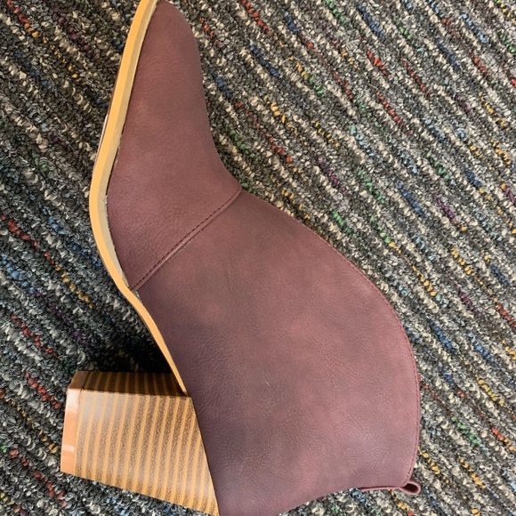 Wine V cut block heel - Picture 3 of 7